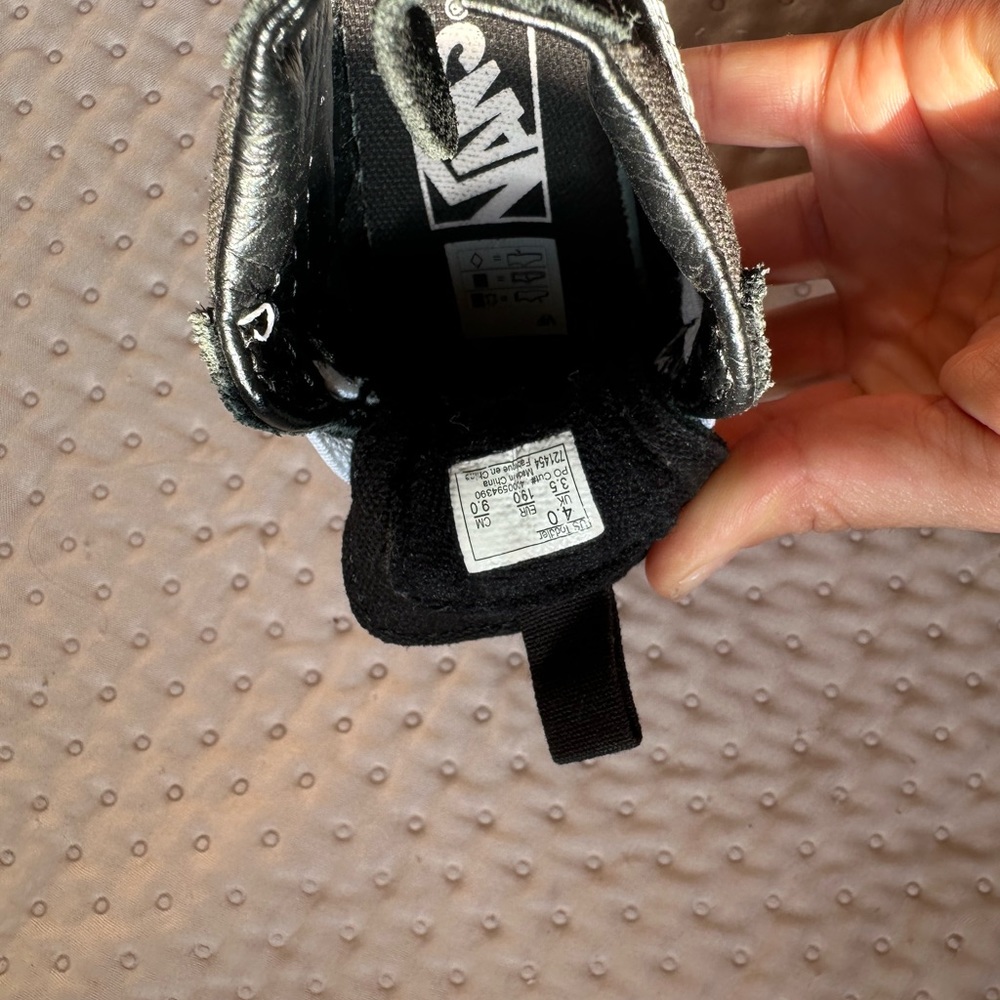 Vans - Picture 5 of 6